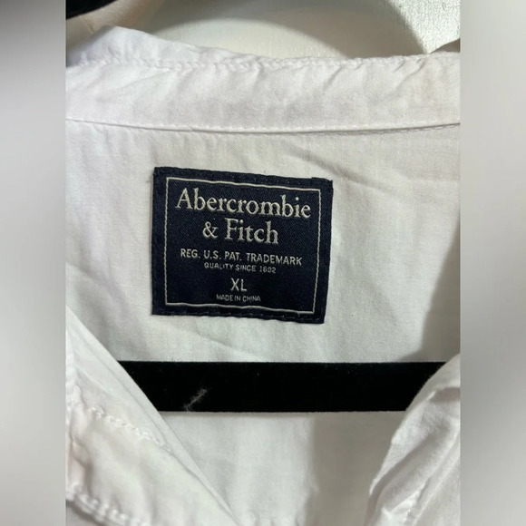 Abercrombie &Fitch White Sheer Women’s Top Size XL (Wrinkles) - Picture 3 of 4